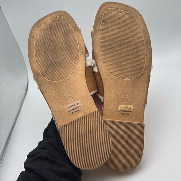 CUSHIONAIRE Women's Cozy Faux Shearling Lined Slide Sandal SIZE 8 WHISKEY PREOWN - Picture 7 of 9